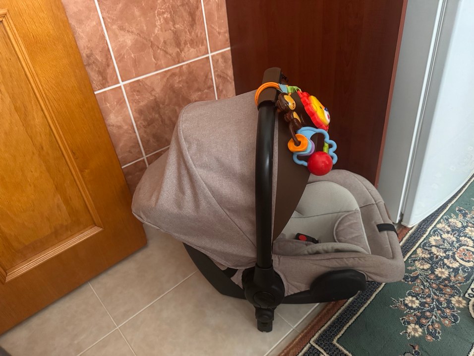 Bej ve Gri Bebek Oto Koltuğu - Görsel 4