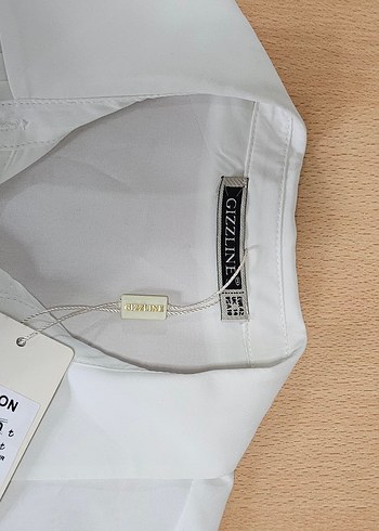 Düğmeli Beyaz V Yakalı Kadın Gömlek - Görsel 2