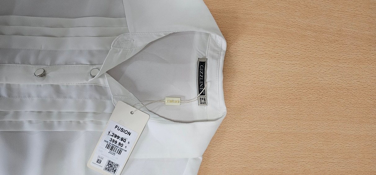 Düğmeli Beyaz V Yakalı Kadın Gömlek - Görsel 2