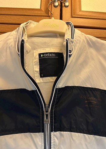 Parlak Beyaz Fermuarlı Spor Yağmurluk - Görsel 2