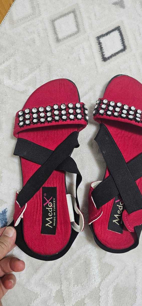 Kırmızı Taşlı Dolgu Topuklu Kadın Sandalet - Görsel 2