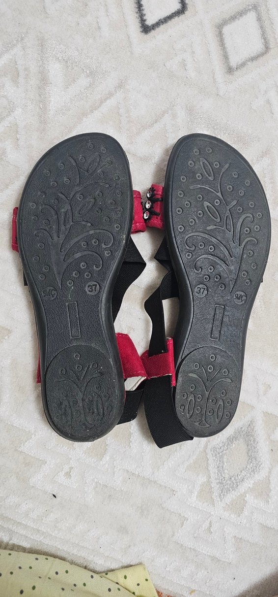 Kırmızı Taşlı Dolgu Topuklu Kadın Sandalet - Görsel 3