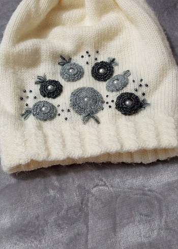 Bohem Çiçek İşlemeli Beyaz Kadın Bere - Görsel 4