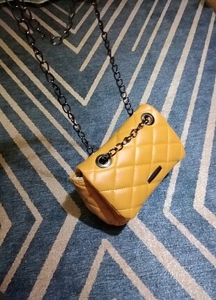 Bershka model turuncu zincir askılı çanta 