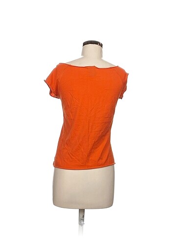 m Beden Nike T-shirt %70 İndirimli.