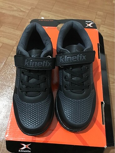 33 numara siyah erkek çoçuk spor ayakkabısı