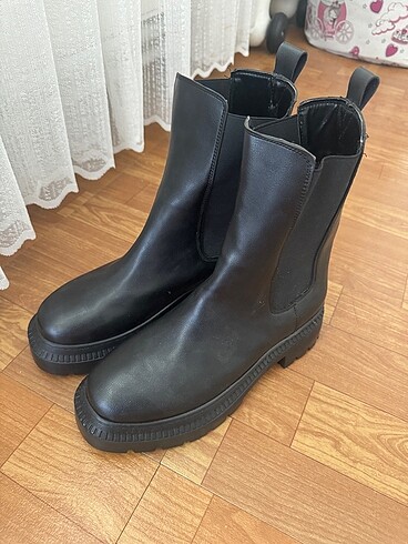 39 numara siyah kadın botu