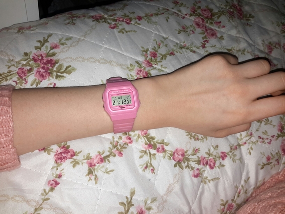 Renkli retro casio tarzı
