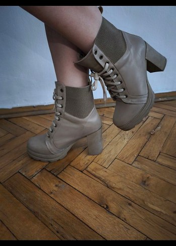 Bej Süet Tokalı Kadın Bot - Görsel 3