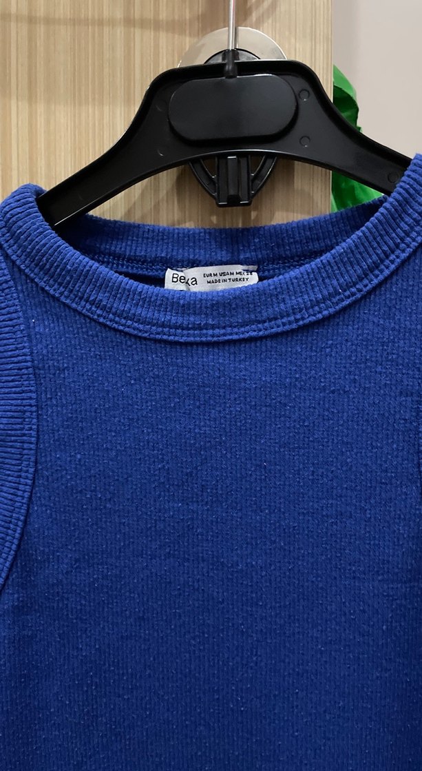 Mavi Yüksek Yakalı Kolsuz Midi Elbise - Görsel 2