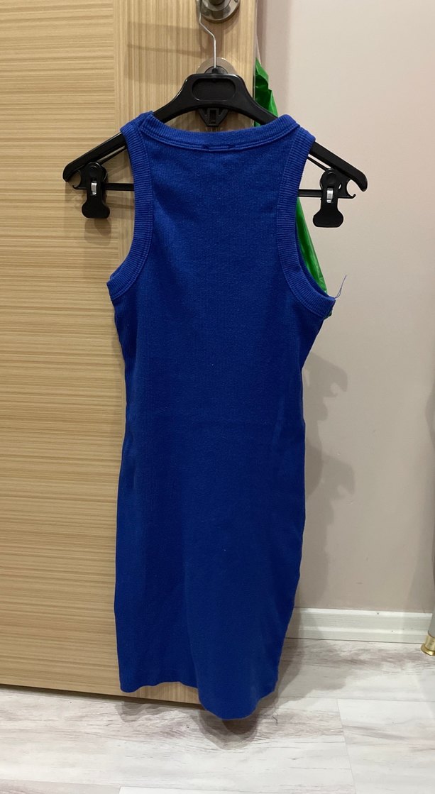 Mavi Yüksek Yakalı Kolsuz Midi Elbise - Görsel 3