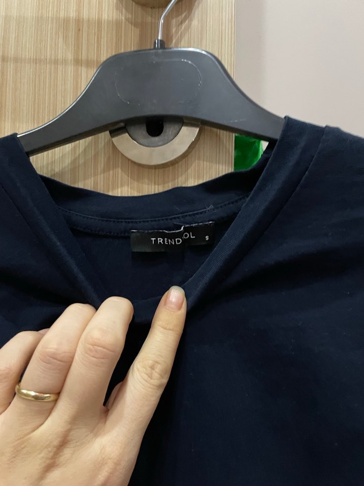 Düğmeli Siyah Keten Kadın Tişört - Görsel 2