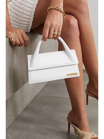 Jacquemus le chiquito canta