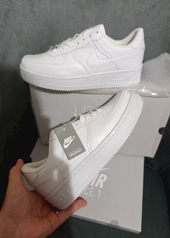 Nike Beyaz Nike Air Force 1 Kadın Spor Ayakkabı