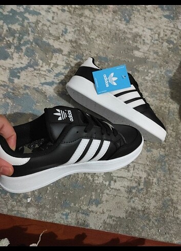 Adidas model siyah spor ayakkabı 