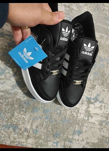 Diğer Adidas model siyah spor ayakkabı 