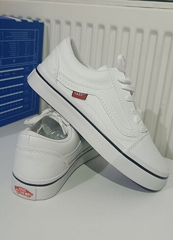 Vans model beyaz spor ayakkabı 