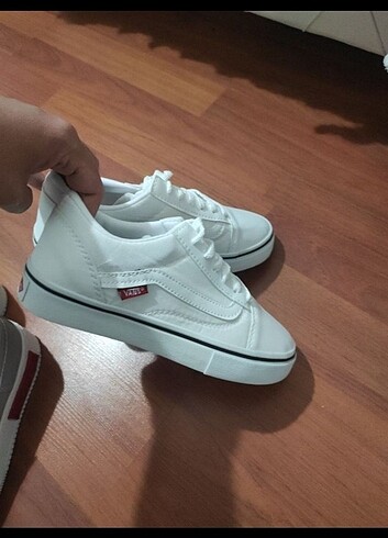 Vans model beyaz spor ayakkabı 