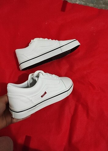 Vans model beyaz spor ayakkabı 