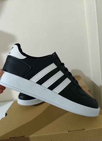 40 Beden Adidas siyah sporayakkabı