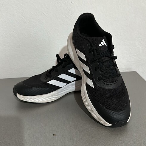 37,5 Beden Orijinal Adidas ayakkabı