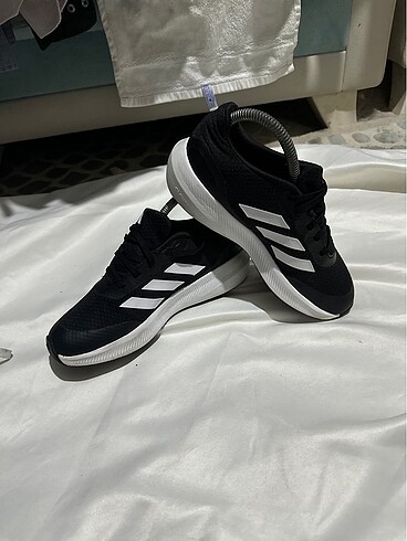36,5 Beden Orijinal Adidas ayakkabı