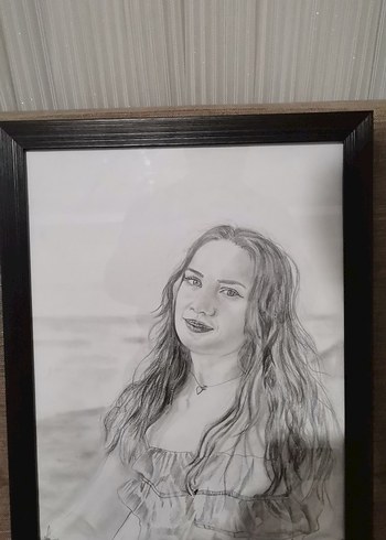 Gri Tonlarda Kadın Portresi Çizimi - Görsel 3