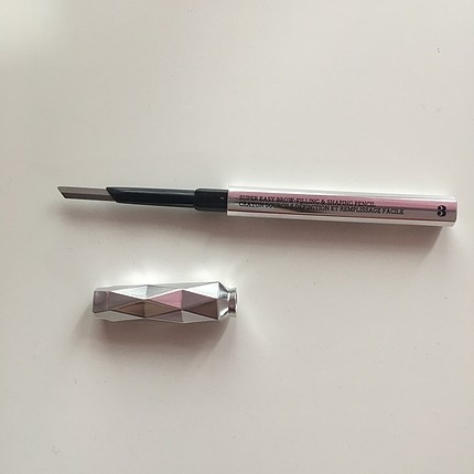 Benefit Kaş kalemi