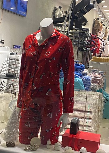 Kırmızı Desenli Kadın Pijama Takımı - Görsel 2