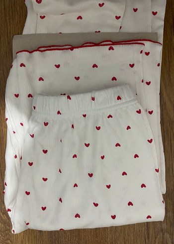 Sude Beyaz Kırmızı Kalp Desenli Uzun Kollu Pijama - Görsel 3