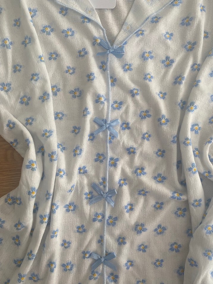 Beyaz Çiçekli Kısa Kollu Mini Pijama Takımı - Görsel 3