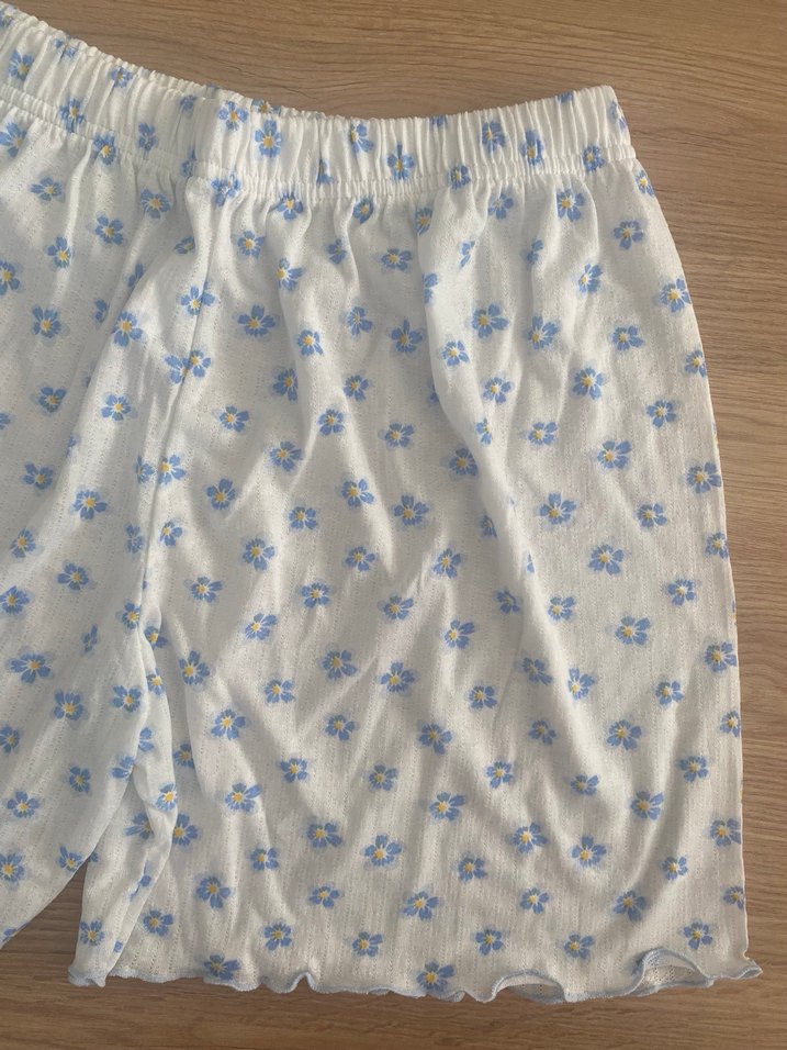 Beyaz Çiçekli Kısa Kollu Mini Pijama Takımı - Görsel 4