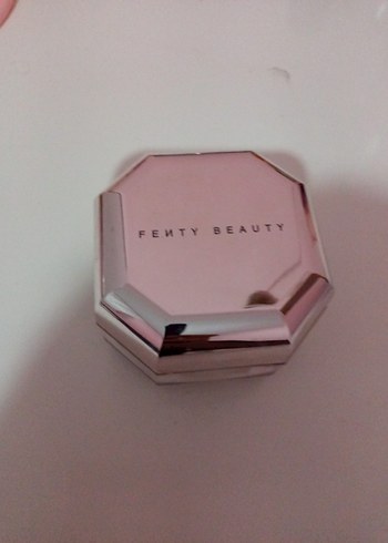 Fenty Beauty Pudra
