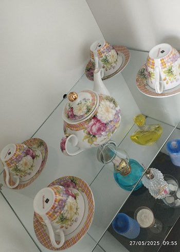 Çiçek Desenli Modern Klasik Çay Seti