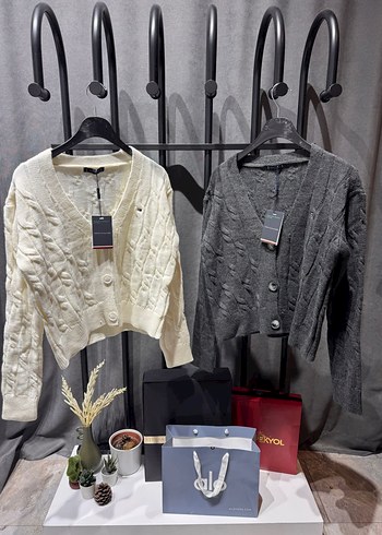 Kadın Beyaz ve Gri Örgü Mini Hırka - Görsel 3