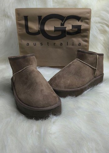 UGG Bej Süet Tüylü Kadın Dolgu Topuk Bot - Görsel 4