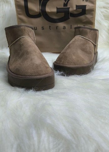 UGG Bej Süet Tüylü Kadın Dolgu Topuk Bot - Görsel 5