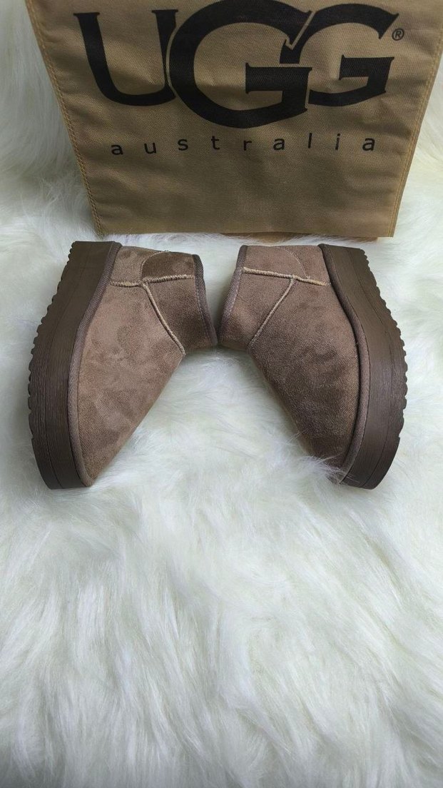 UGG Bej Süet Tüylü Kadın Dolgu Topuk Bot - Görsel 3