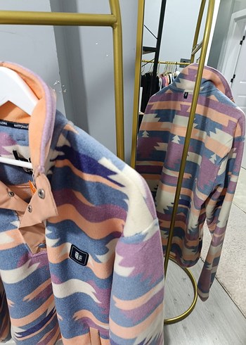 Düğmeli Yüksek Yakalı Pastel Renkli Sweatshirt - Görsel 9