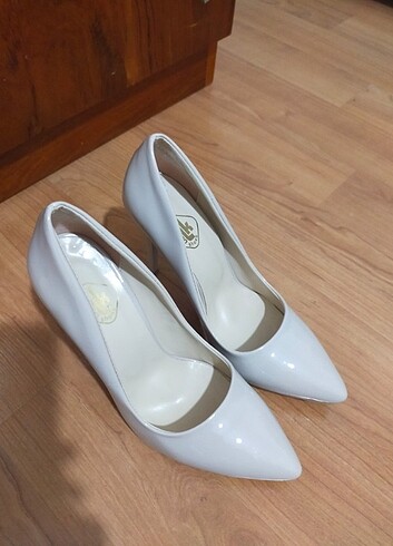 37 Beden Bej Renk Rugan Stiletto