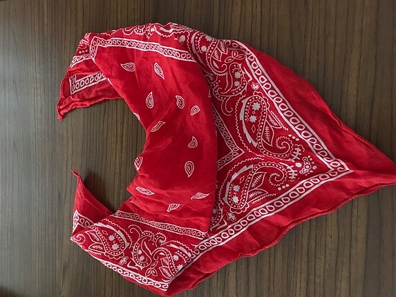 Kırmızı bandana