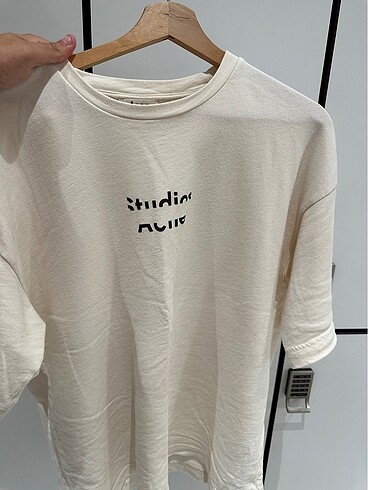 Acne tahirt