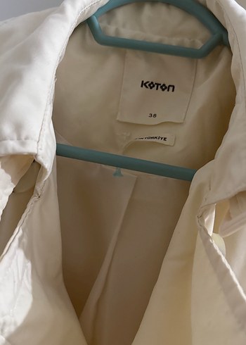 Düğmeli Beyaz Kadın Trençkot - Görsel 3