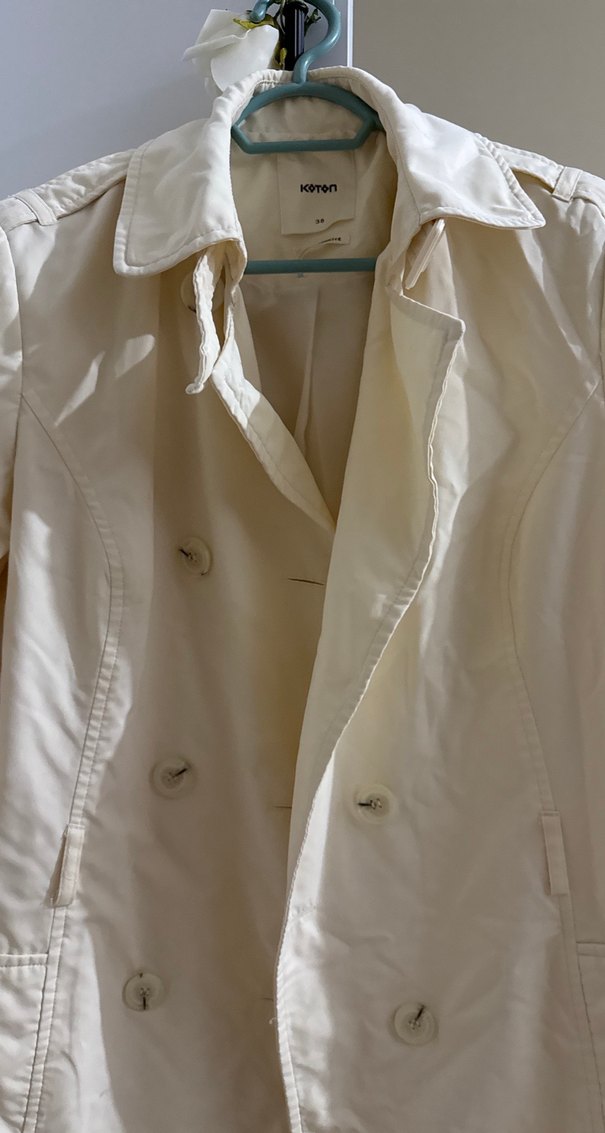 Düğmeli Beyaz Kadın Trençkot - Görsel 5