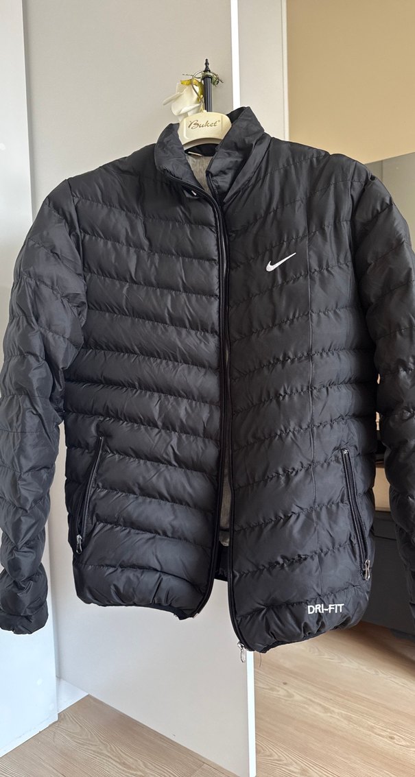 Siyah Nike Kapitone Kışlık erkek mont - Görsel 3