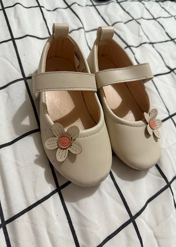 Beyaz Çiçekli Kız Çocuk Babet - Görsel 2