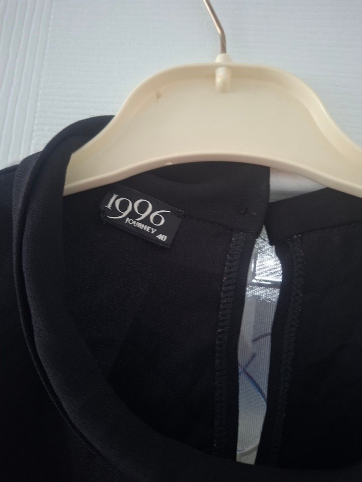 Düğmeli Siyah Kolsuz Keten Bluz - Görsel 2