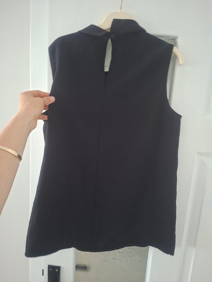 Düğmeli Siyah Kolsuz Keten Bluz - Görsel 3