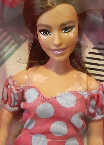 Diğer Barbie Dashionistas 171 (Gardrops)