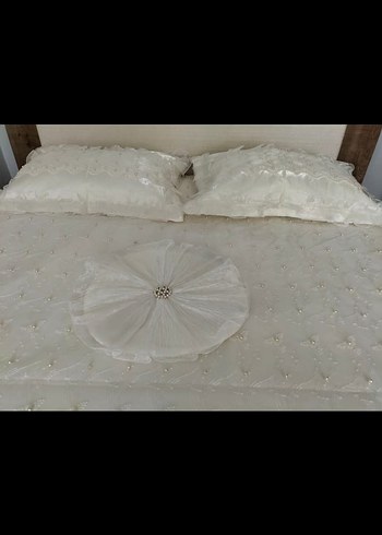 Beyaz Dantelli Yatak Örtüsü - Görsel 2